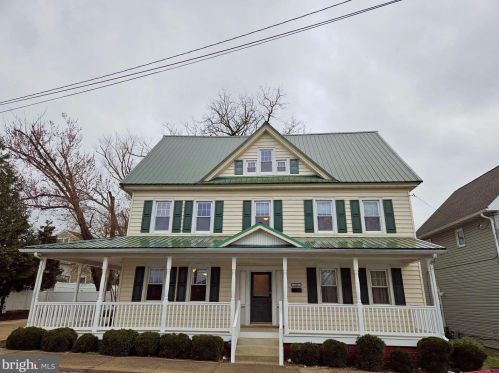 204 Oak St, Laurel, DE 19956-1000