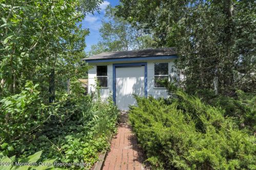 6 Vermont Ave, Jackson Twp NJ  08527-1522 exterior