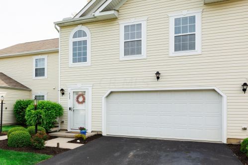 935 Sara Ct, Pataskala, OH 43062-7058