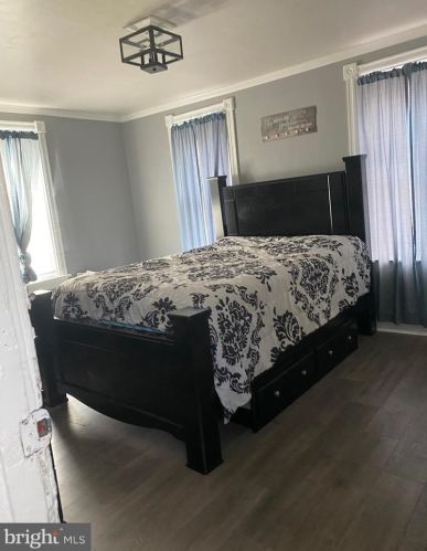 736 24th St, Camden, NJ 08105-3808