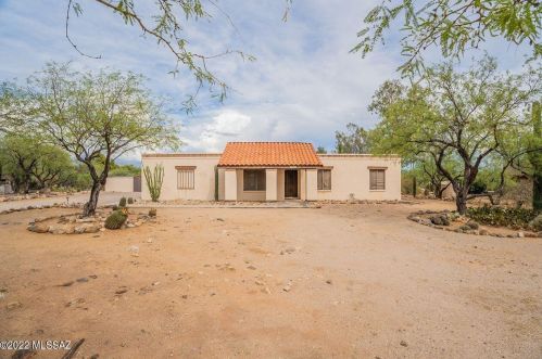 8750 Saddleback Dr, Tucson, AZ 85749-9646