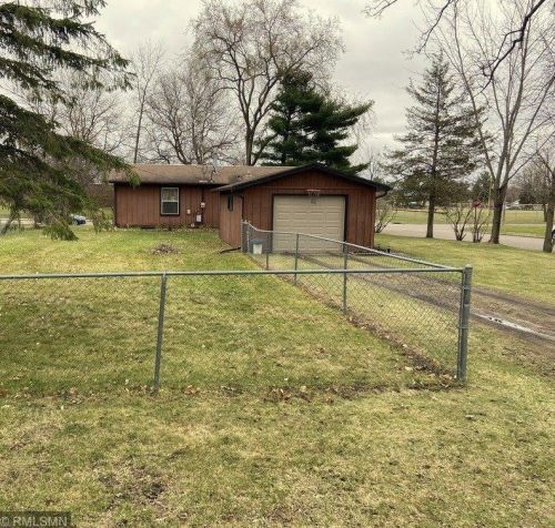 214 10th St, Little Falls, MN 56345-1413