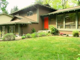 6211 Silver Beach Dr, Bremerton, WA 98311-8907