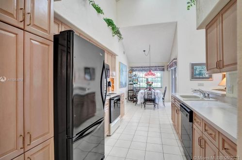 920 203rd Ave, Hollywood FL  33029-3439 exterior