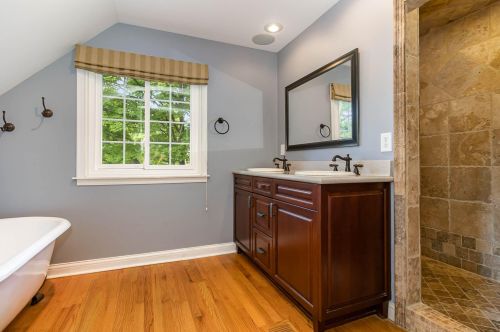 817 Rosewood Dr, Covington KY 41017-1385 exterior