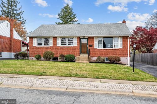 2525 Woodview Dr, Wilmington, DE 19808-2521