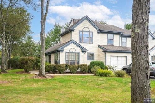 97 Suleski Ct, Mahwah NJ  07430-2961 exterior