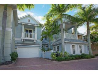 1060 Seagrove Ln, Sarasota, FL 34242-2564