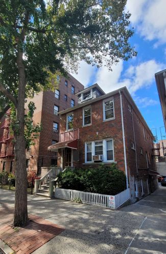 2213 Holland Ave, Bronx NY  10467-9401 exterior