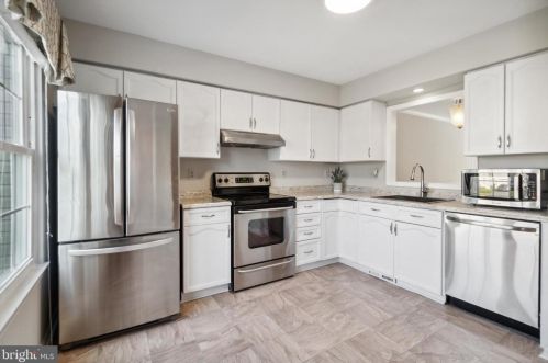 640 Radford Ter, Leesburg, VA 20176-2477