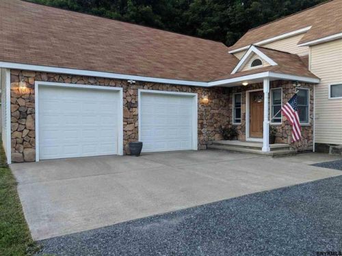 25 Clarks Mills Rd, Thomson, NY 12834-2000