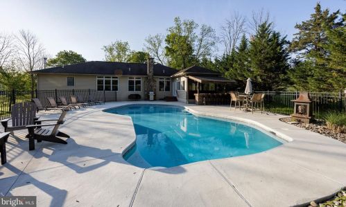 2975 Burton Dr, Gilbertsville PA  19525-9694 exterior