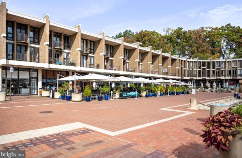 2314 Horseferry Ct, Herndon VA  20191-2718 exterior