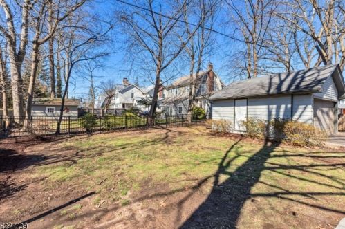 645 Raymond St, Westfield NJ  07090-2451 exterior