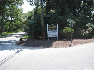 785 Vanston Rd, Nassau Point, NY 11935-2627