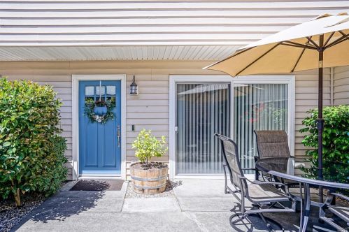 1614 Yardley St, Santa Rosa CA  95403-2393 exterior