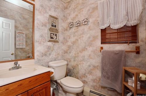 27 Larkin Ln, Garnerville NY  10923-1536 exterior