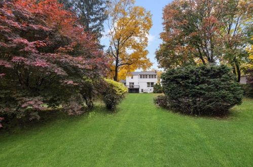 61 Knotty Oak Rd, Coventry RI  02816-8306 exterior