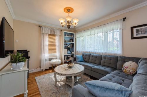 3766 Hudson Ave, Seaford NY  11783-2319 exterior