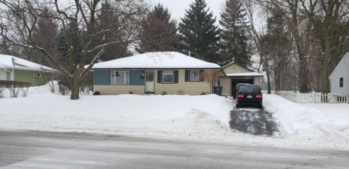 208 Highland Ave, Chenequa, WI 53029-2226
