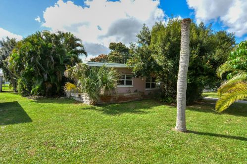 614 Beach Ave, Fort Pierce, FL 34952-1327