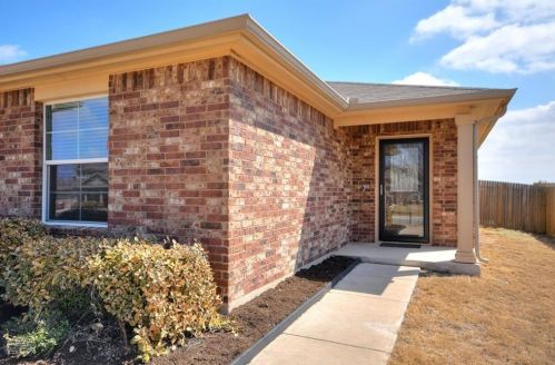 447 Musgrav, Uhland, TX 78640