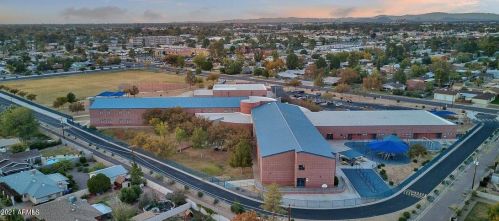 7210 17 Ave, Phoenix AZ 85027-5307 exterior