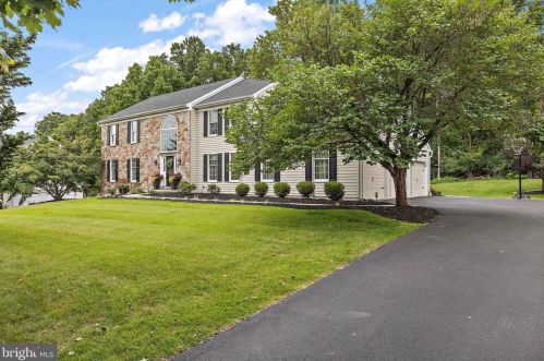 106 Longfields Way, Downingtown PA  19335-4486 exterior