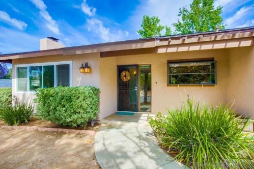 8420 Protea Dr, Lakeside, CA 92040-5526