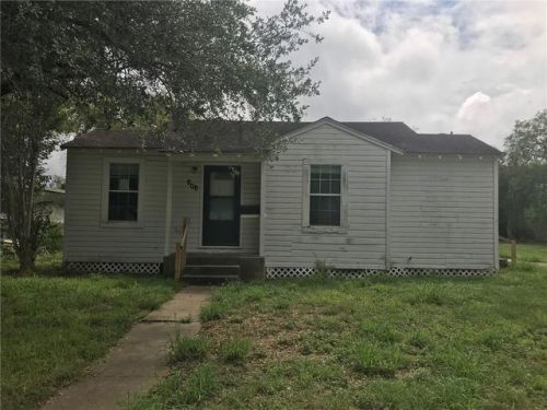 606 Henderson St, Bishop, TX 78343-2904