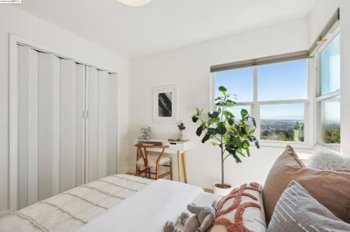 8017 Crest Ave, Oakland CA  94605-3611 exterior