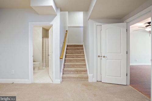 16143 Jordan Crest Ct, Haymarket VA  20169-4943 exterior