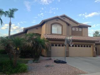 325 Los Alamos St, Gilbert, AZ 85233-8933
