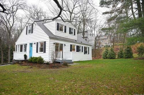 23 Brookside Pl, Pleasantville NY  10570-1204 exterior