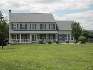 4616 Magellan Dr, Walnutport, PA 18088-9373