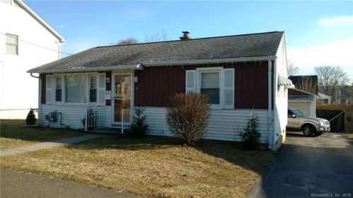 18 Dalton Ave, Waterbury CT  06705-1220 exterior