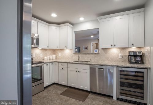 932 Queens Dr, Yardley PA  19067-4528 exterior