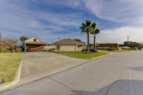 1310 Byu Shr Dr, Galveston TX 77551-4300 exterior