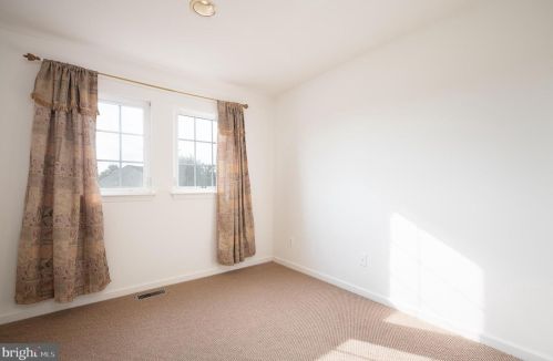 216 Shetland Dr, New Castle DE  19720-8832 exterior