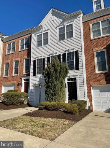 2161 Oberlin Dr, Woodbridge, VA 22191-4085