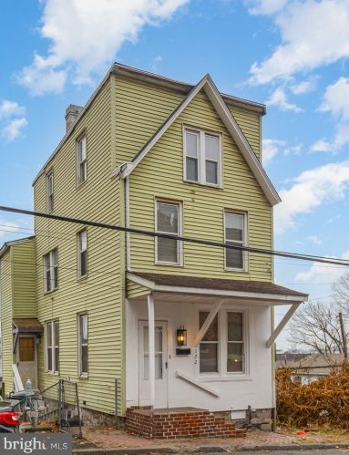 122 3rd St, Harrisburg, PA 17113-2209