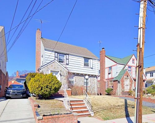 139-30 227th St, Jamaica, NY 11413-2402