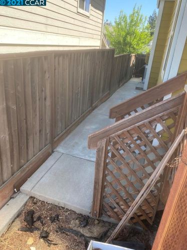 1771 Clos Duvall Ct, Benicia CA  94510-2327 exterior