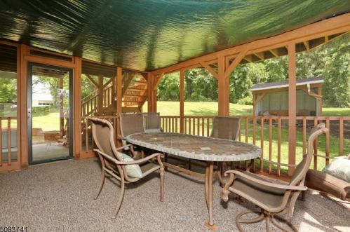 566 Stonetown Rd, Skyline Lakes NJ  07456-1311 exterior