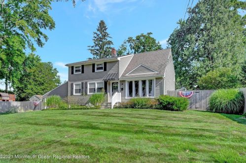 2 Ward Pl, Middletown, NJ 07748-1570