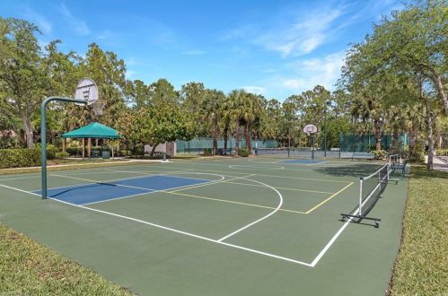 1646 Tarpon Bay Dr, Naples FL  34119-8726 exterior
