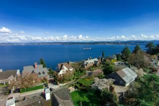3109 Laurelhurst Dr, Seattle, WA 98105-5332