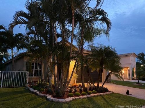 20430 1st St, Hollywood, FL 33029-5021