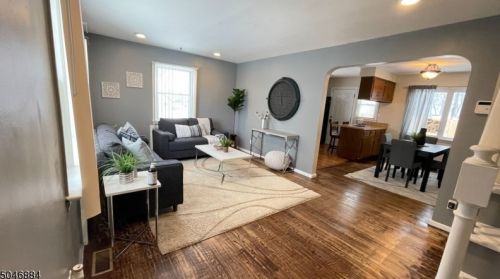 643 2nd Ave, Roselle, NJ 07203-1550