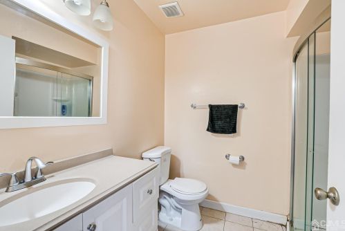 1511 Green Hollow Dr, Iselin NJ  08830-2946 exterior
